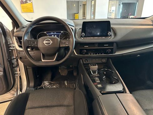 Used 2025 Nissan Rogue SV image 35