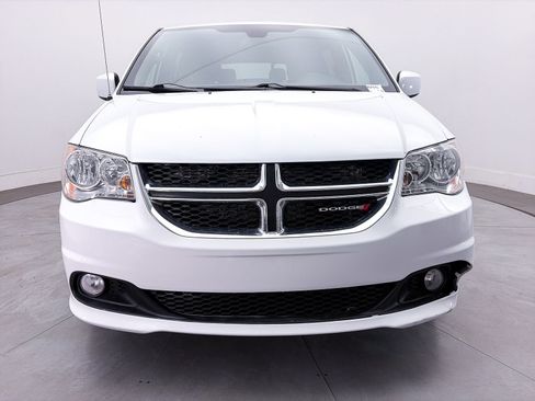 Used 2020 Dodge Grand Caravan SE FWD image 2