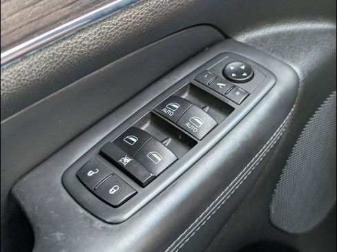 Used 2020 Jeep Grand Cherokee Overland AWD/4WD image 22