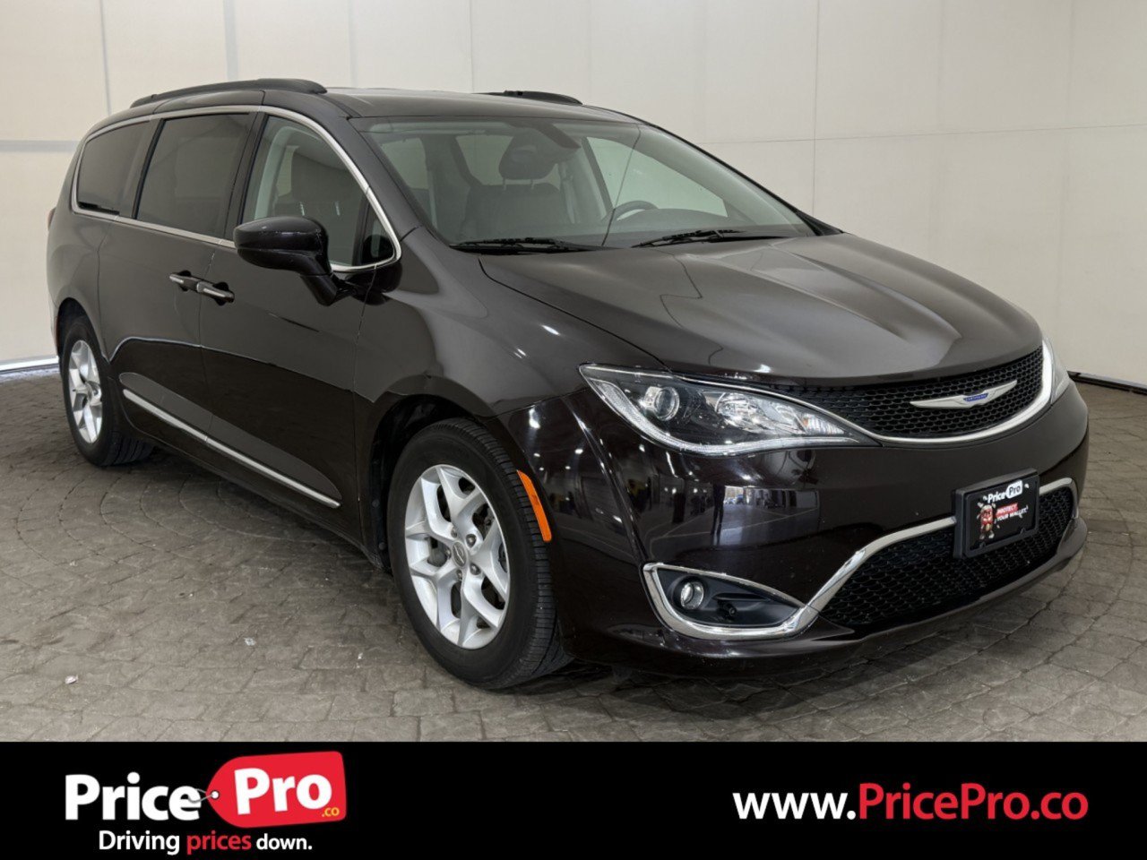 Used 2017 Chrysler Pacifica Touring-L w/ Tire & Wheel Group FWD image 1