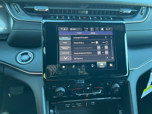 New 2025 Jeep Grand Cherokee 4WD image 25