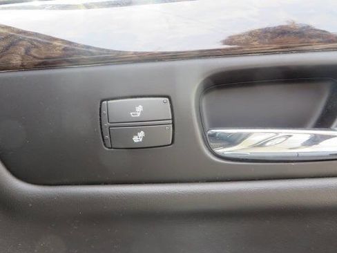 Used 2010 Cadillac DTS Luxury FWD image 29
