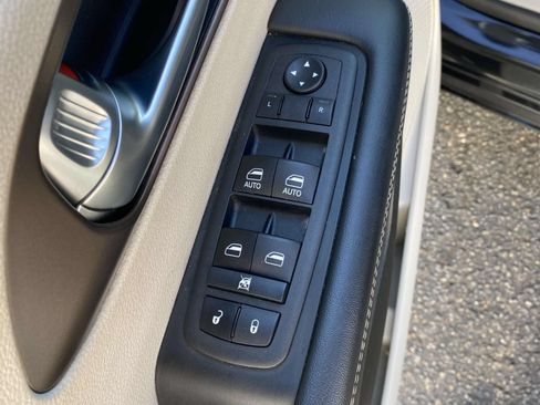 Used 2023 Chrysler Voyager LX FWD image 15