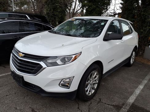 Used 2021 Chevrolet Equinox LS image 2