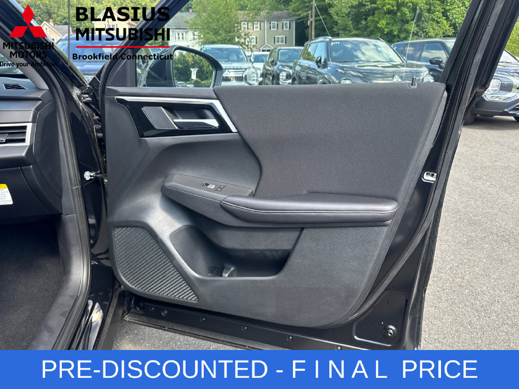 Used 2025 Mitsubishi Outlander ES AWD/4WD image 28