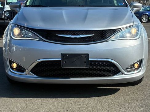 Used 2020 Chrysler Pacifica Touring-L image 35