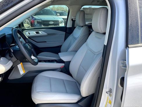 New 2026 Ford Explorer Active w/ Active Comfort Package image 8