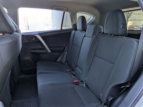 Used 2018 Toyota RAV4 LE image 15