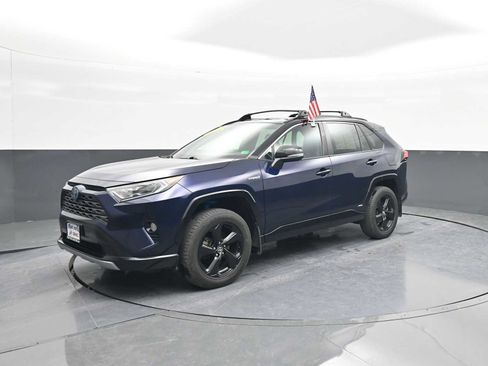 Used 2020 Toyota RAV4 XSE image 4