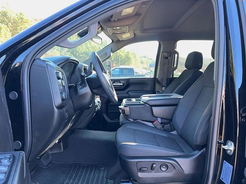 Used 2025 Chevrolet Silverado 2500 Custom w/ Custom Value Package image 12