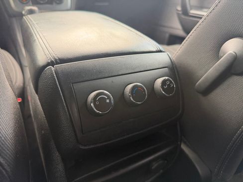 Used 2014 GMC Acadia SLE FWD image 21