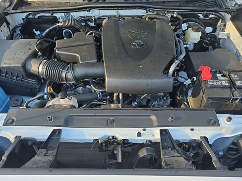 Used 2023 Toyota Tacoma SR5 w/ Technology Package image 29