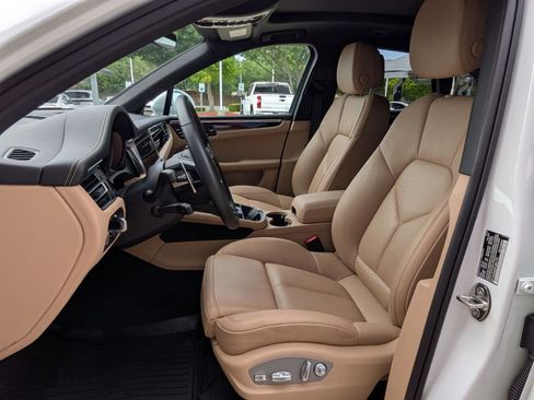 Certified 2026 Porsche Macan AWD/4WD image 5