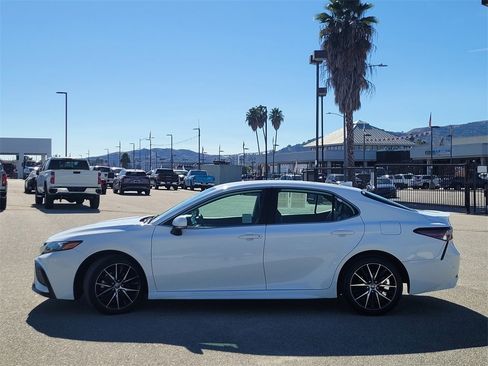 Used 2022 Toyota Camry SE image 16