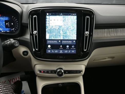 Used 2023 Volvo XC40 B5 Ultimate w/ Protection Package Premier AWD/4WD image 13