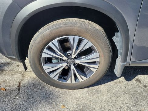 Used 2023 Nissan Rogue SV FWD image 4
