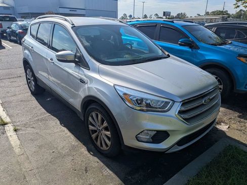 Used 2017 Ford Escape Titanium FWD image 3