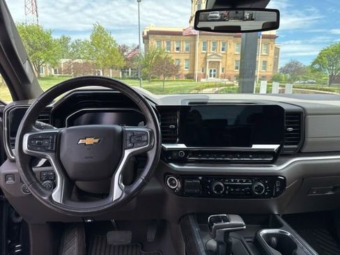 Used 2022 Chevrolet Silverado 1500 LTZ AWD/4WD image 13
