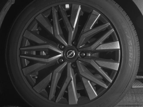 Used 2025 Nissan Altima 2.5 SV FWD image 17