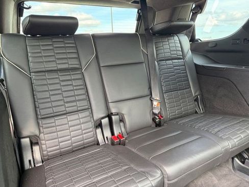 Used 2023 Cadillac Escalade Sport Platinum w/ LPO, ONYX Package AWD/4WD image 17