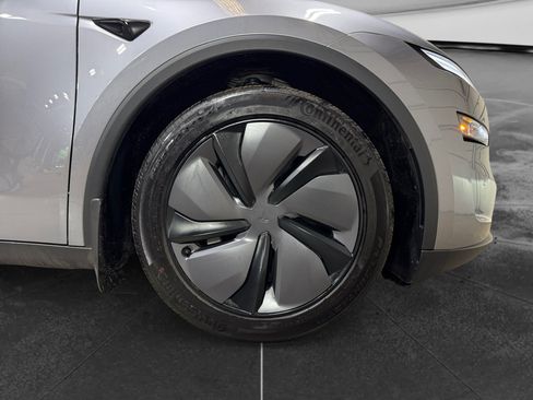 Used 2026 Tesla Model Y Long Range AWD/4WD image 37