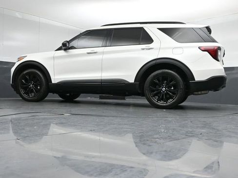 Certified 2022 Ford Explorer XLT w/ Equipment Group 202A AWD/4WD image 41