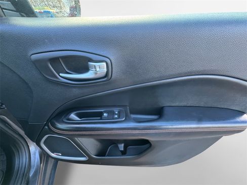 Certified 2019 Jeep Compass Limited image 33