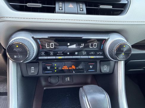Used 2025 Toyota RAV4 Limited w/ Advanced Technology Package FWD image 26