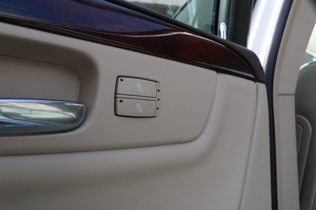 Used 2009 Cadillac DTS w/ Sun And Sound Package FWD image 37