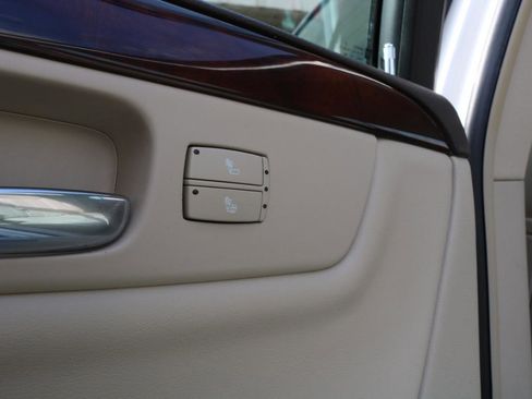 Used 2009 Cadillac DTS w/ Sun And Sound Package image 37