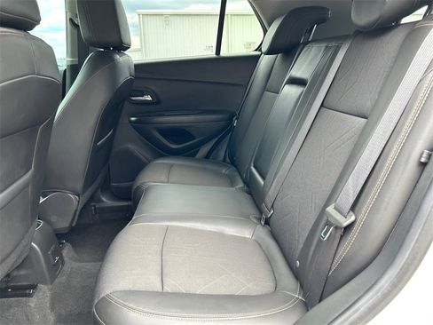 Used 2022 Chevrolet Trax LT w/ Redline Edition image 28