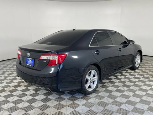 Used 2014 Toyota Camry SE w/ Moonroof Package FWD image 16