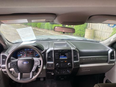 Used 2018 Ford F250 XLT w/ Snow Plow Prep Package AWD/4WD image 14