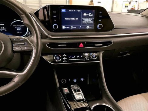 Used 2020 Hyundai Sonata SEL w/ Premium + Sunroof Package FWD image 6