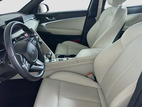 Used 2025 Genesis G70 2.5T RWD image 13