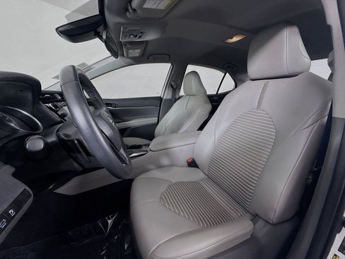Used 2020 Toyota Camry SE FWD image 24