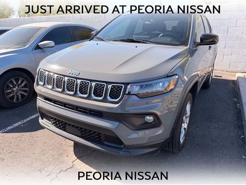 Used 2023 Jeep Compass Latitude AWD/4WD image 1
