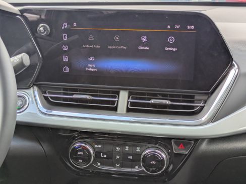 New 2025 Chevrolet Trax LT w/ LT Convenience Package image 5