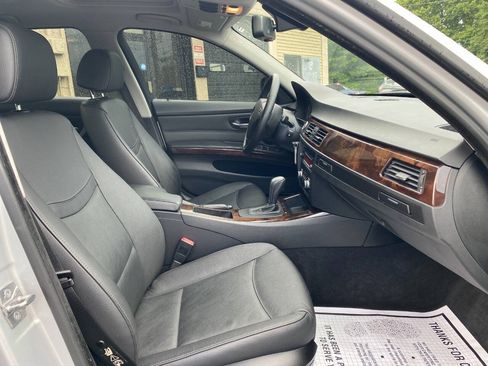 Used 2010 BMW 328i xDrive Sedan w/ Premium Pkg AWD/4WD image 28