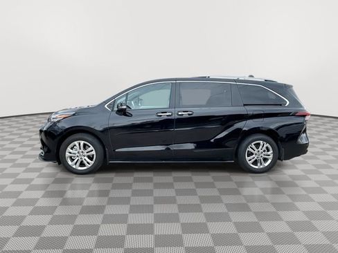 Used 2024 Toyota Sienna Platinum image 5