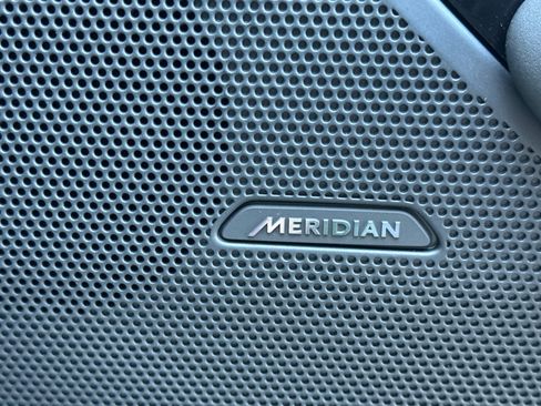 Certified 2025 Land Rover Range Rover Velar Dynamic SE image 20