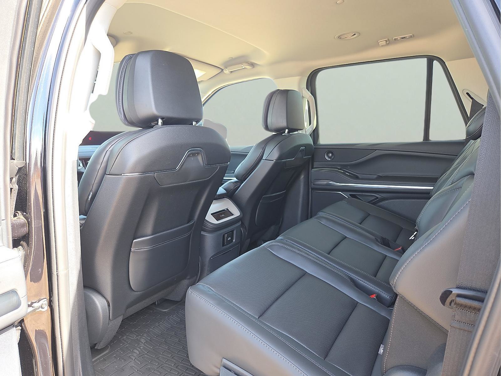 New 2026 Lincoln Navigator L Premier AWD/4WD image 12