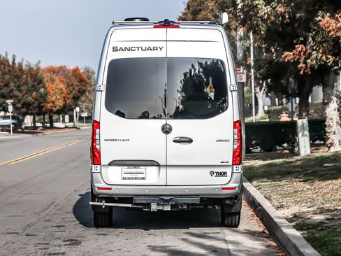 Used 2020 Mercedes-Benz Sprinter 2500 image 4