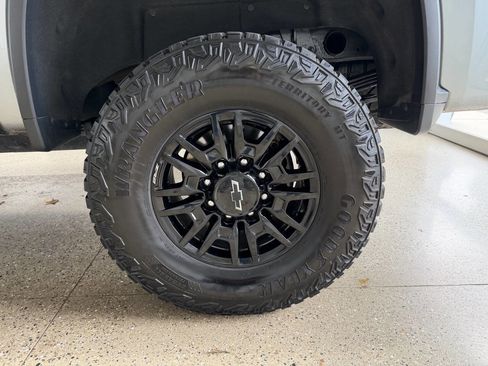 Used 2024 Chevrolet Silverado 2500 ZR2 w/ Technology Package image 53