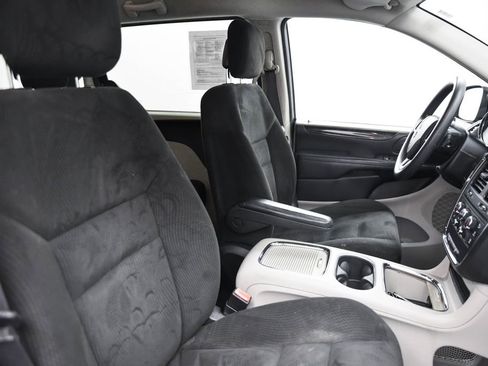 Used 2015 Dodge Grand Caravan SXT image 18