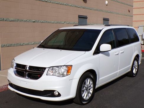Used 2020 Dodge Grand Caravan SXT image 3