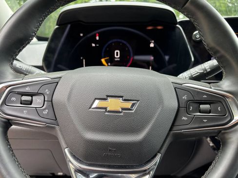 Used 2025 Chevrolet Trax LT w/ LT Convenience Package FWD image 22