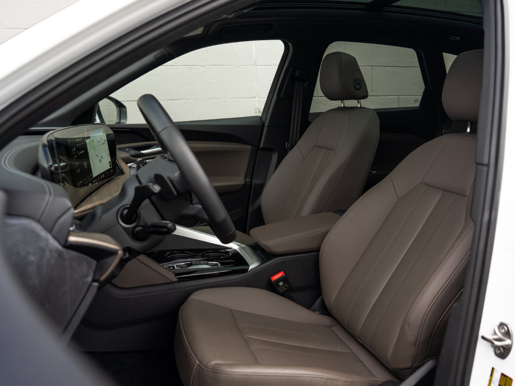Certified 2025 Audi Q5 Premium w/ Convenience Package AWD/4WD image 5