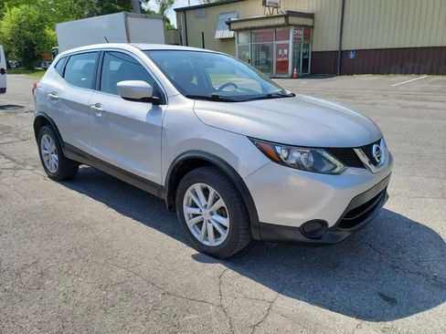 Used 2017 Nissan Rogue Sport S w/ S Appearance Package AWD/4WD image 3