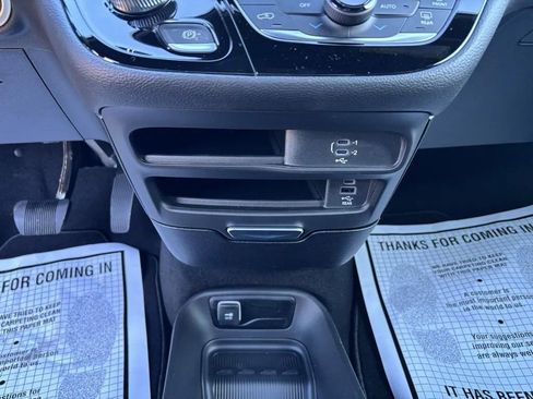 New 2026 Chrysler Pacifica Select image 15
